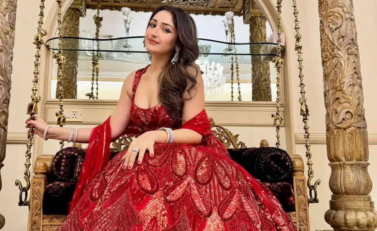 Sayyeshaa Saigal Sets a New Beauty Benchmark, Draws Comparisons With Leading Actresses