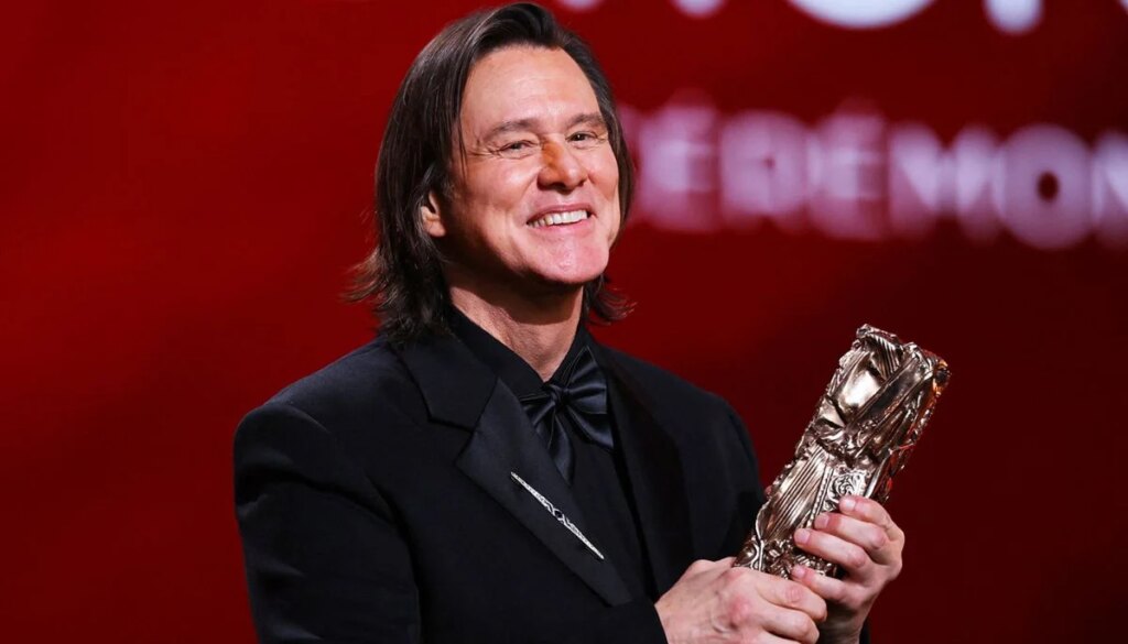 Jim Carrey honours Min Ah while receiving lifetime honour