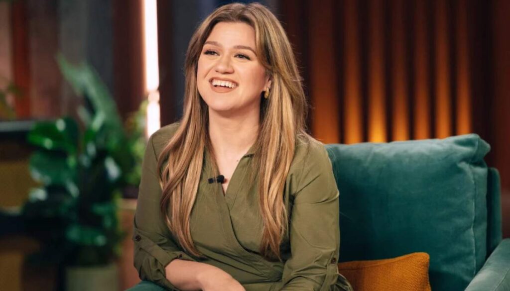 Kelly Clarkson reveals how music business handled her in early da… Kelly Clarkson reveals how music industry treated her in early da...