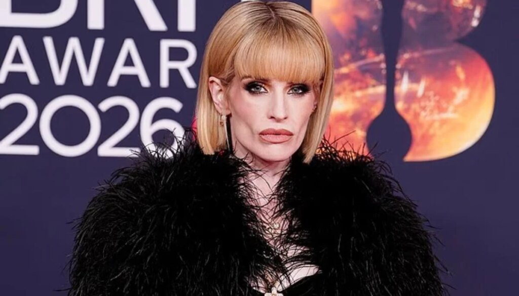 Kelly Osbourne slips into dramatic black grown at BRITs red carpe...